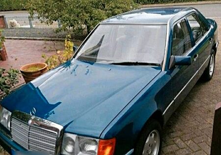 Mercedes-Benz 200 E W124 Oldtimer