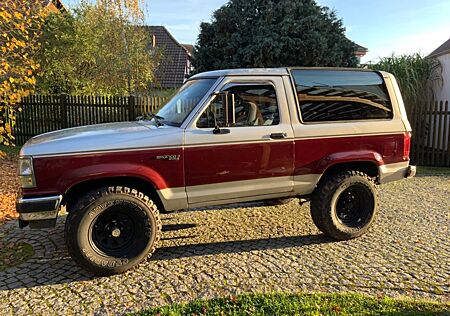 Ford Bronco 2 - 4 Liter