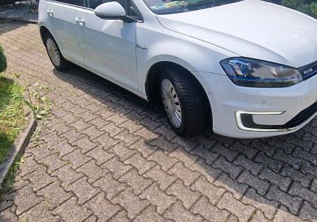 VW Golf Volkswagen e- e-