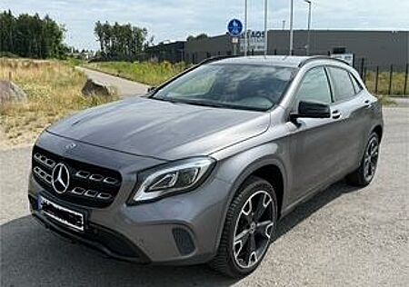 Mercedes-Benz GLA 180 Automatik / Standheizung