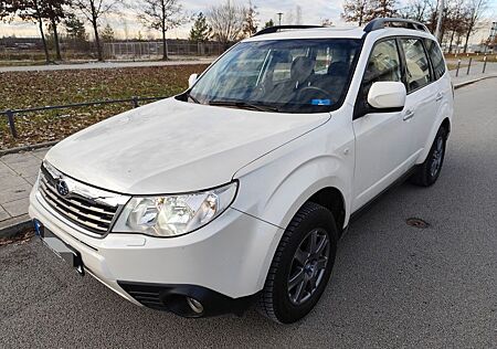 Subaru Forester 2.0 Xenon / LPG / AHK / TÜV 10.2027