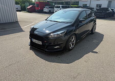Ford Focus 2,0 EcoBoost ST Leder-Sport-Paket *Remus*