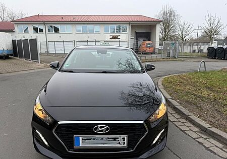 Hyundai i30 Fastback -TÜV/Inspektion/Reifen NEU-