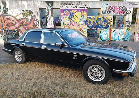 Jaguar XJ40