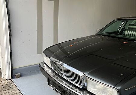 Jaguar XJ40