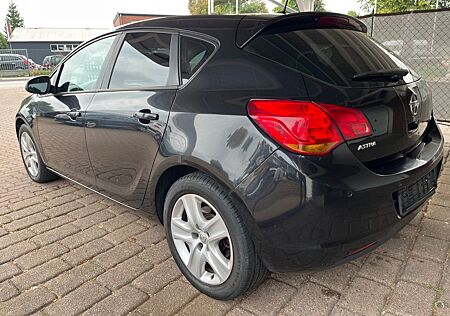Opel Astra J Lim. 5-trg. 110 PS Diesel. Anhängerkuppl