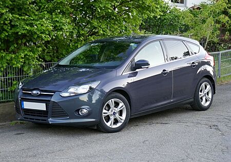 Ford Focus 1,6 EcoBoost 110kW Champions Edition C...