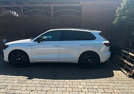 VW Touareg Volkswagen 3.0 V6 TDI 210kW 4MOT Tiptr. R-Line ...