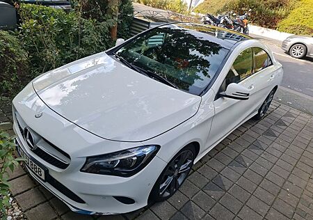 Mercedes-Benz CLA 180 @@@ Urban Pano SHD LED Spur Kamera Top Z