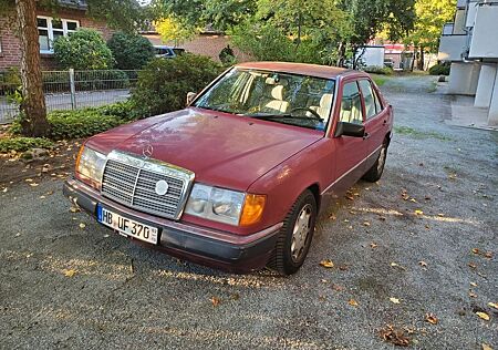 Mercedes-Benz 200 E