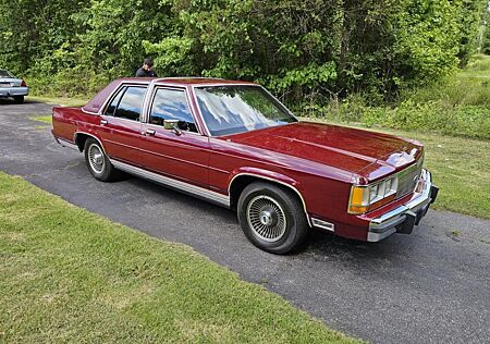 Ford Crown