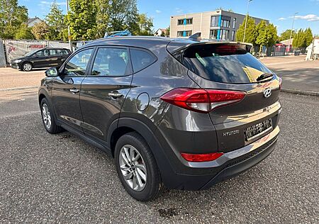 Hyundai Tucson blue Intro Edition 2WD