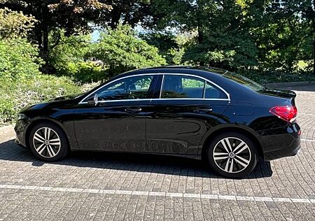 Mercedes-Benz A 180 d - Lim. 360, Widescreen, LED