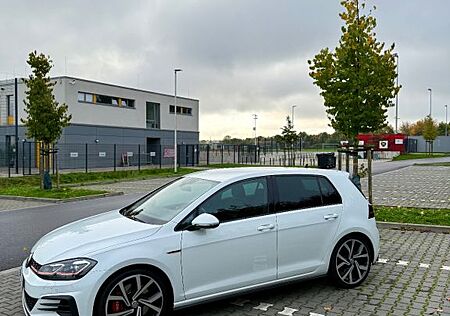 VW Golf Volkswagen 2.0 TSI DSG GTI Performance GTI Performance