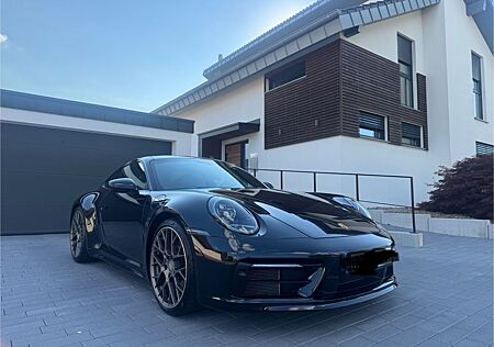 Porsche 992 911 () Carrera 4S Coupé