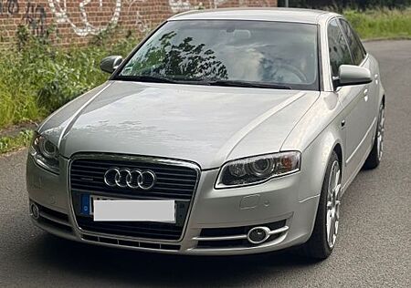 Audi A4 2.0 T FSI quattro -