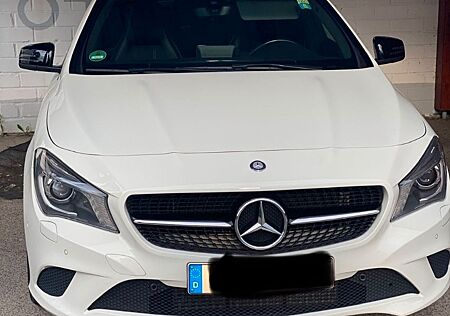 Mercedes-Benz CLA 200 Shooting Brake CLA 200 SB Pano AHK Kamera