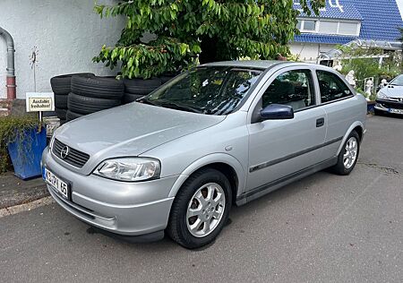 Opel Astra 1.6 -