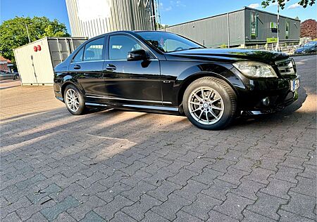 Mercedes-Benz C 180 CGI BlueEFFI AVANTGARDE AMG Sportpaket