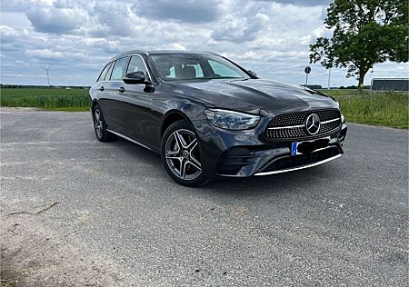 Mercedes-Benz E 300 de 4MATIC T AMG- Pano.- Burm.- Jun. Sterne