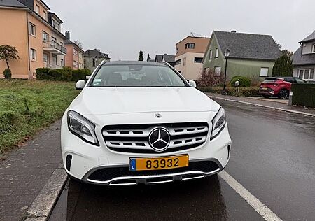 Mercedes-Benz GLA 250 4MATIC DCT -