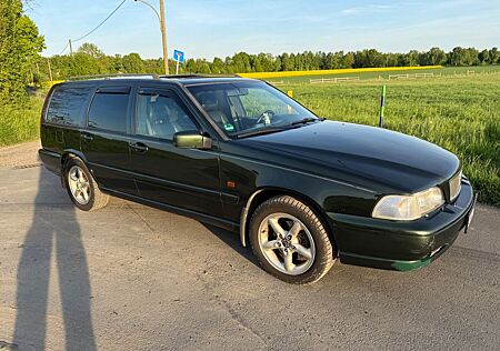 Volvo V70 2.5 T AWD AWD