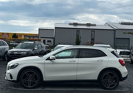 Mercedes-Benz GLA 180 Scheckheft !!!