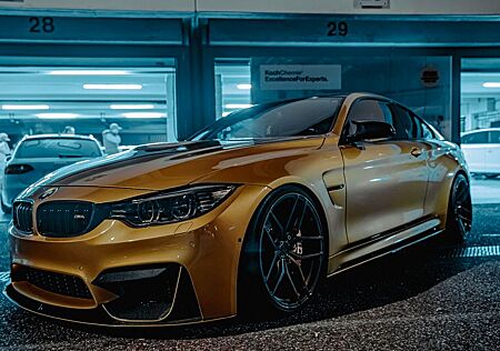 BMW M4 Coupé DKG M-Performance Full Carbon LESEN!