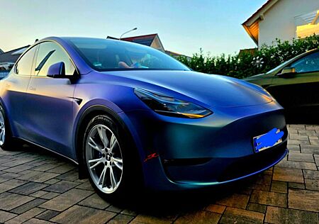 Tesla Model Y 2024 Long Range Dual Motor AWD AHK Yoke