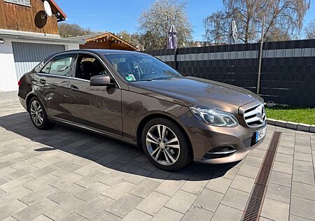 Mercedes-Benz E 220 Edition AVANTG. Autom. Edit...