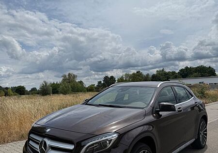 Mercedes-Benz GLA 250 4MATIC DCT AMG Line AMG Line