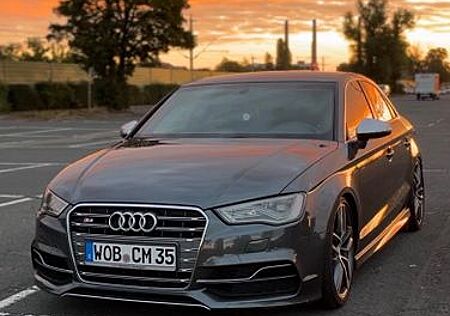 Audi S3 2.0 TFSI quattro -