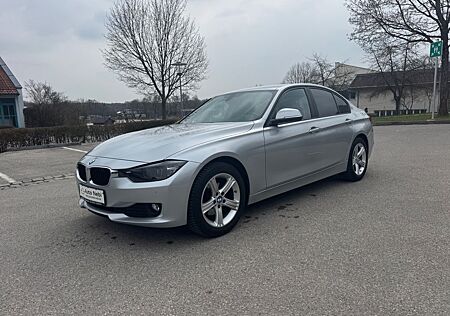 BMW 320i Limousine*Automatik*Display*Navi*Memory*