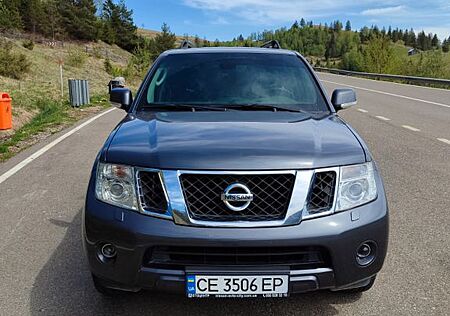 Nissan Pathfinder 2.5 dCi DPF SE 4WD Automatik SE