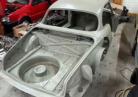 Borgward Karoserie mit Ersatzteilen