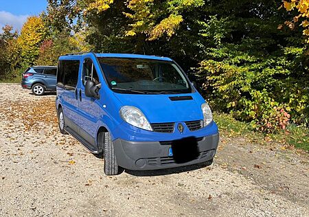 Renault Trafic 8-Sitzer Camper light