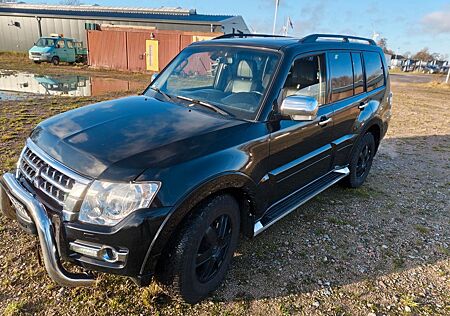 Mitsubishi Pajero 3,2 DI-D 4WD Top Automatik Top
