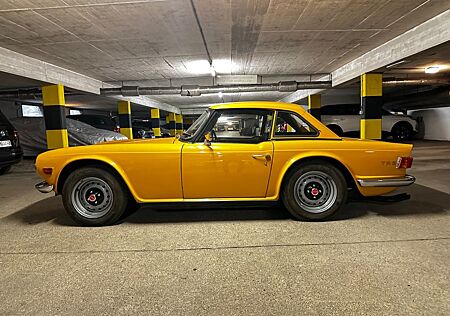Triumph TR6 PI mit Hardtop