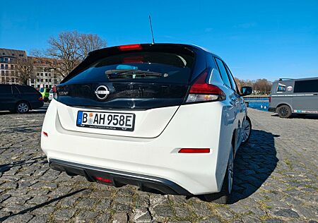 Nissan Leaf 150 PS 40Kw, 1. Hand, neuer TÜV