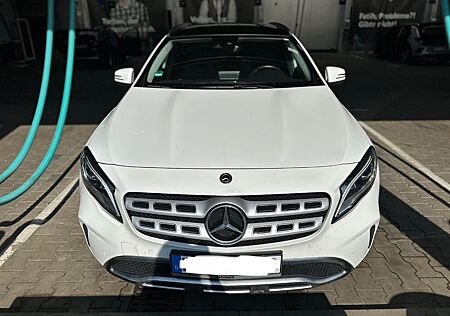 Mercedes-Benz GLA 200 -