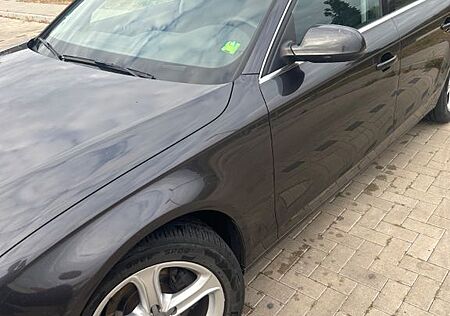 Audi A4 B8 Avant 2.0 TDI TÜV NEU!!!!!