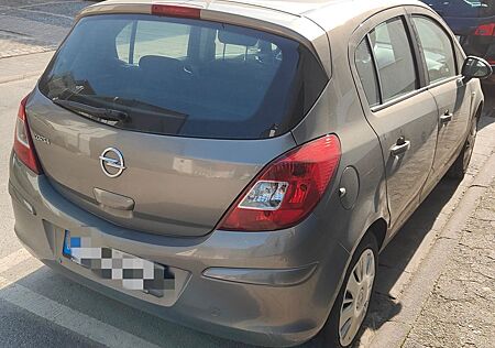 Opel Corsa 1.2 / EZ 2013 / TÜV 03 / 26