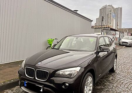 BMW X1 xDrive18d - *Neuwertig*