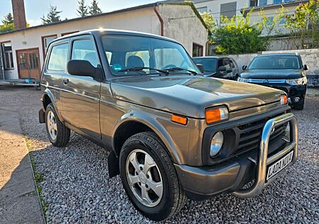 Lada Taiga Basis 4x4*AHK*Tüv 01.2027*1 Hand*