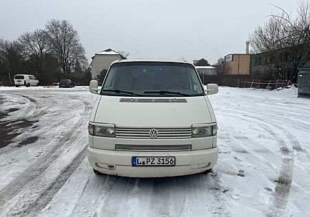 VW T4 Caravelle Volkswagen 2,5-l-Diesel TDI 65kW Arbeitstier