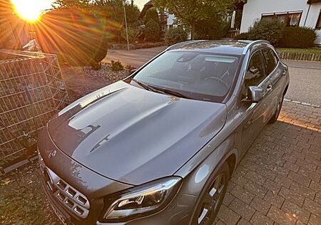Mercedes-Benz GLA 180 - top gepflegt