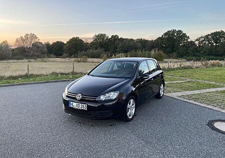 VW Golf Volkswagen 1.6 TDI NAVI KLIMA PDC Bluetooth
