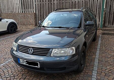 VW Passat Variant Volkswagen 1.6 TÜV neu, viele Neuteile