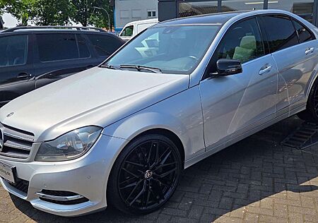 Mercedes-Benz C 180 CGI Panorama Comand 19 Zoll