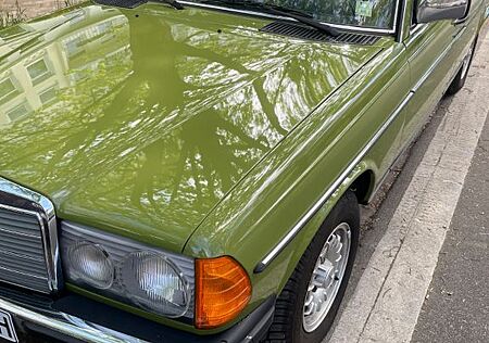 Mercedes-Benz 230 230E